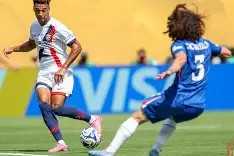 亚博体育官方-中超赛后走向成谜，巴黎圣日耳曼再遭质疑，信心回归，心理建设被强调