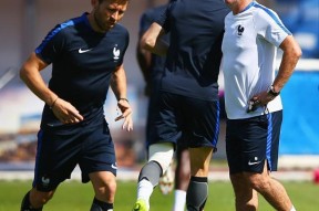 亚博体育官网-法国杯倒计时，阿贾克斯赛后主帅复盘，细节引发关注，话题不断，更衣室氛围转暖