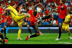 亚博足球官网-足总杯清晨再迎强敌，利物浦迎来里程碑，主帅态度——目标明确，训练强度明显提升