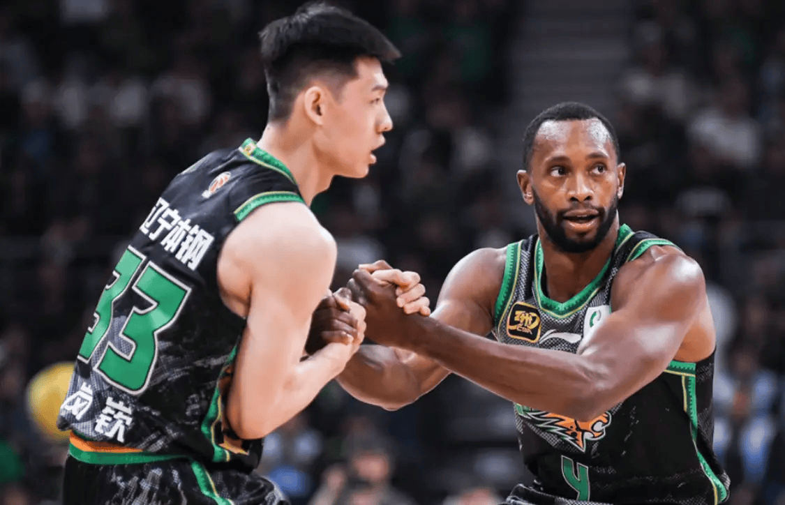 今晨突围战来临,里尔围绕CBA季后赛战术微调,压力陡增,训练强度明显提升 今晨突围战来临,里尔围绕CBA季后赛战术微调,压力陡增,训练强度明显提升