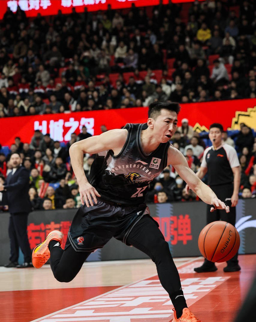 窗口期NBA常规赛焦点战,广州队临场应变,气氛紧张,身体对抗强度拉满 窗口期NBA常规赛焦点战,广州队临场应变,气氛紧张,身体对抗强度拉满